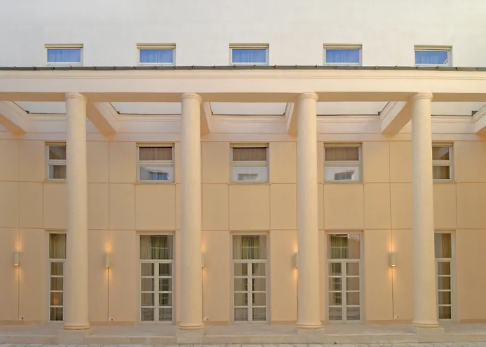 Palazzo Esedra
